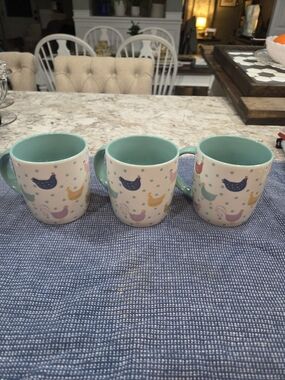 Bob Evans Ceramic Pastel Chicken Mugs - Set of 3 Farmhouse